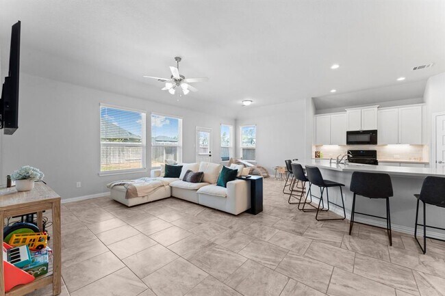 Building Photo - 40560 Goldeneye Pl
