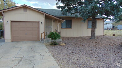 Building Photo - 4715 E Donna Dr