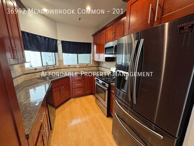 Building Photo - 36992 Meadowbrook Common