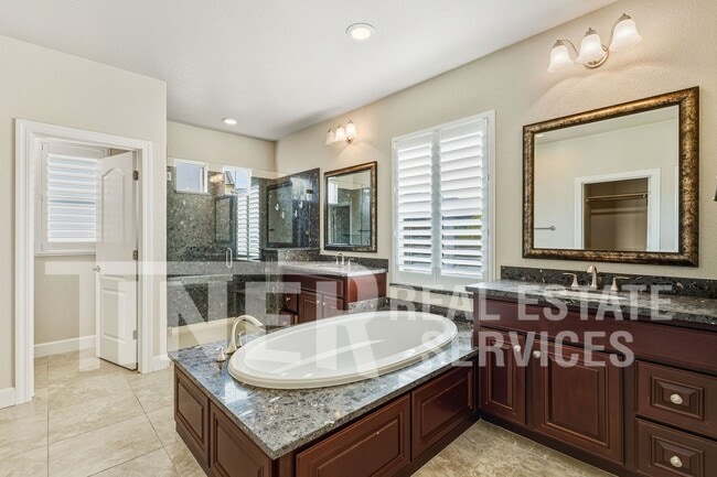 Building Photo - 7542 Pesaro Dr