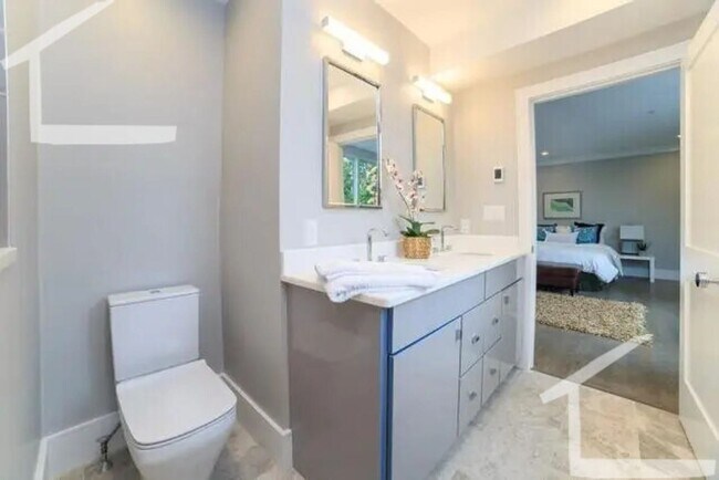 Building Photo - Charming 4 Bedroom-No Broker Fee