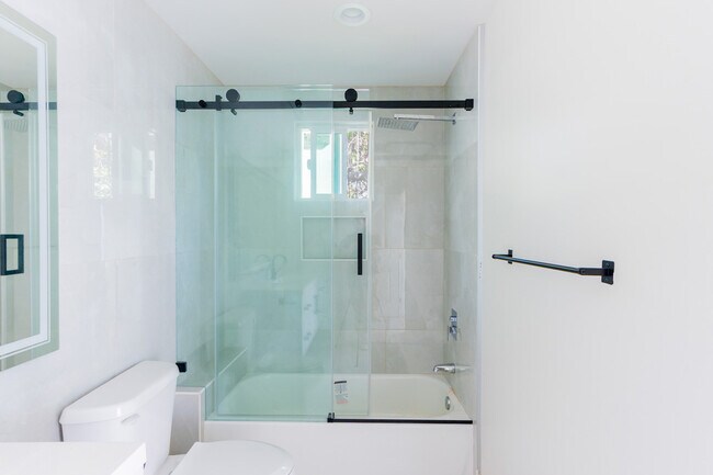 Building Photo - 130 S Harper Ave