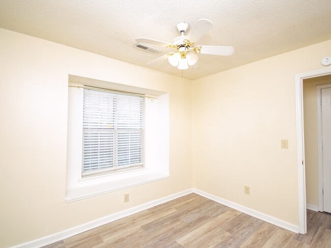 Building Photo - Location...Location....Location in Madison!