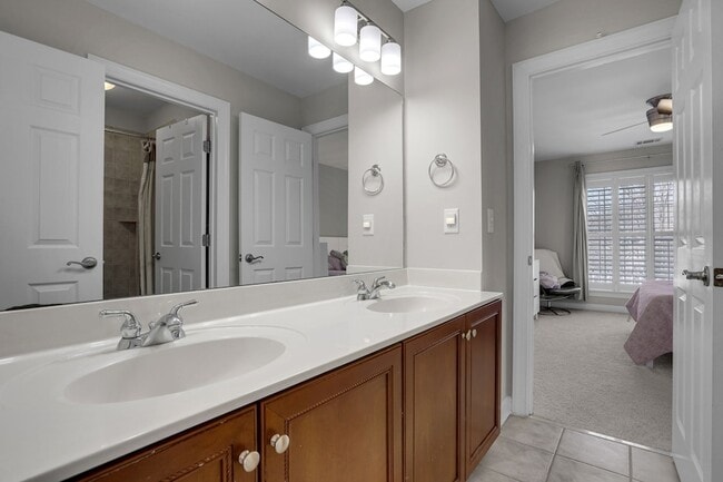 Building Photo - 3005 Coral Bell Ln