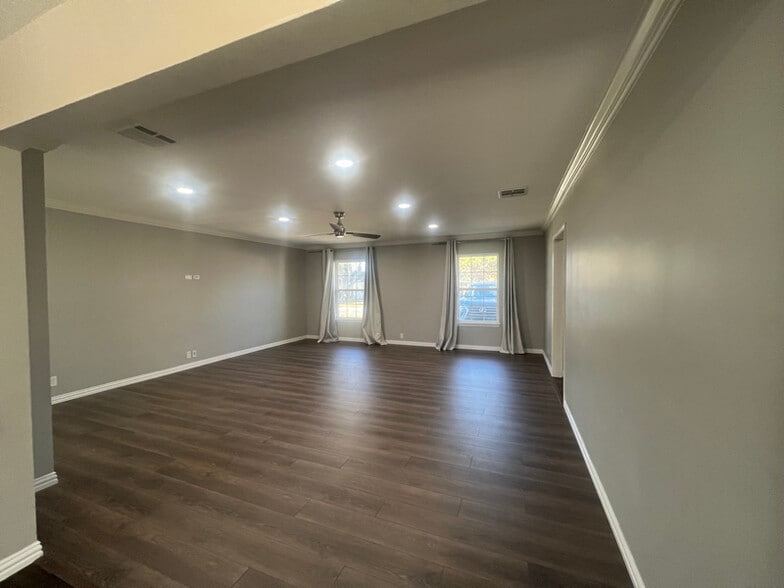 Building Photo - 4725 Darla Dr