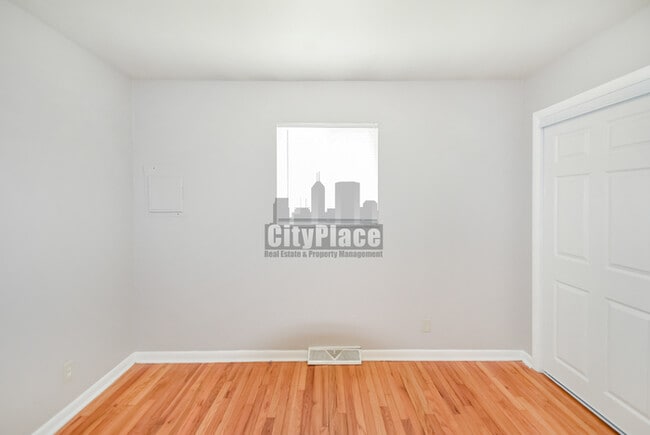 Building Photo - 1213 Taylor Dr E