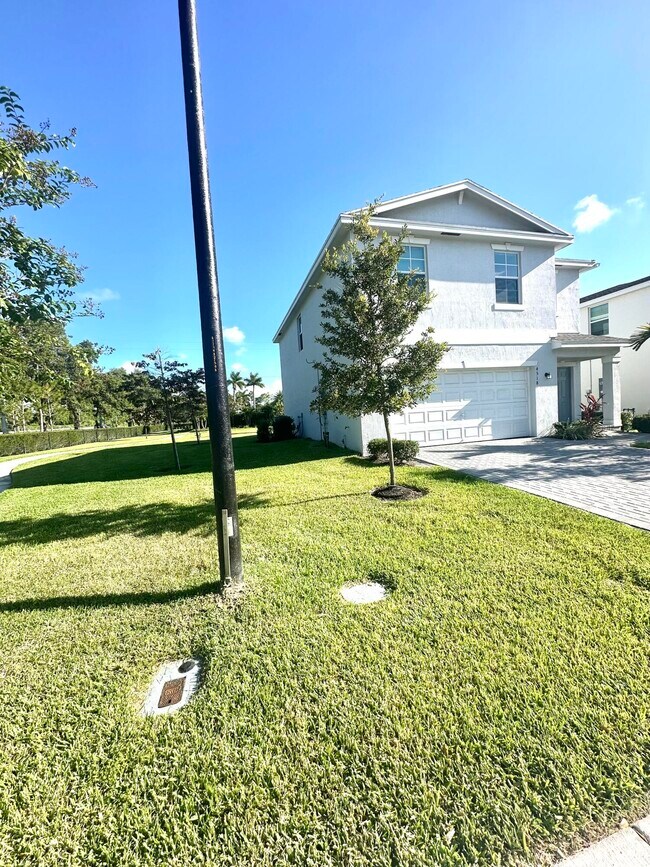 Building Photo - 4518 Dow Ln