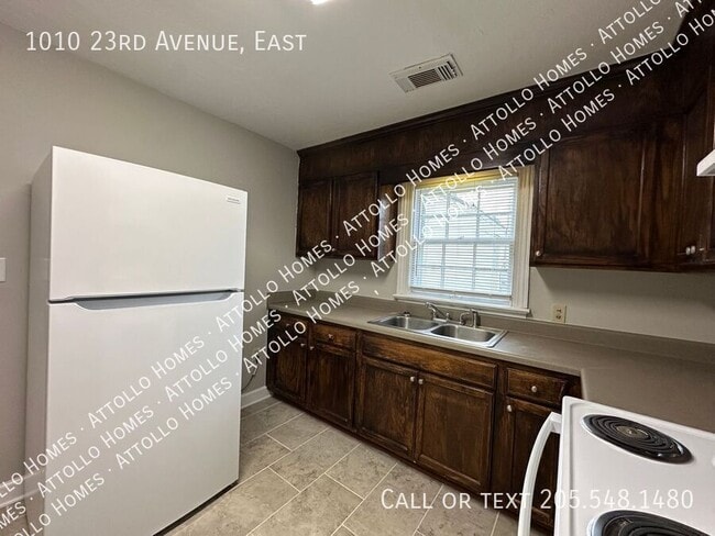 Building Photo - 1010 23rd Ave E