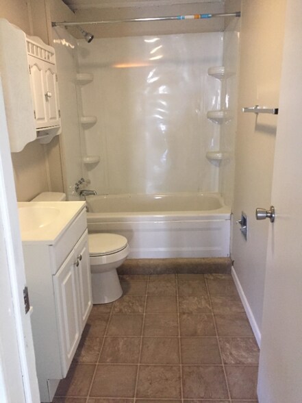 Building Photo - 418 Spratley St