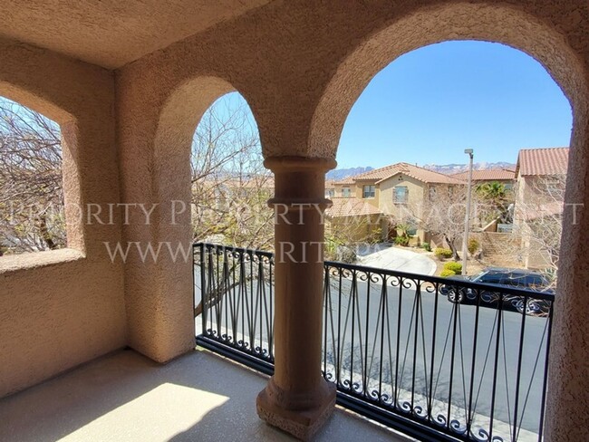 Building Photo - ~ Beautiful 4 Bedroom Summerlin Home in th...