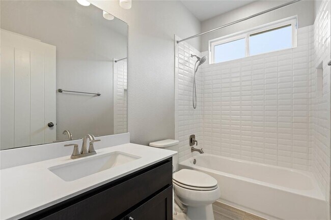 Building Photo - 5009 Mandevilla Dr