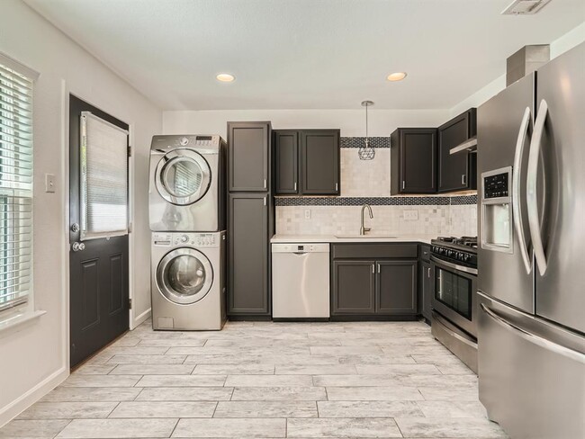 Building Photo - 6035 Bluebell Cir