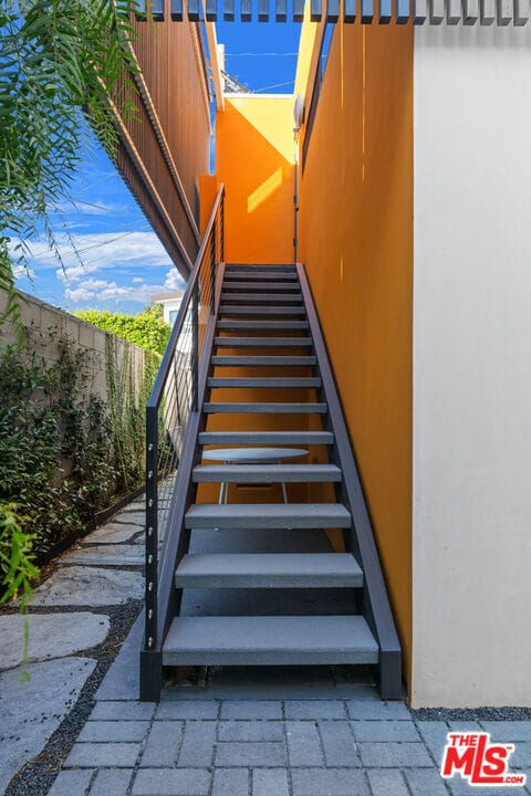 Building Photo - 2340 Beach Ave