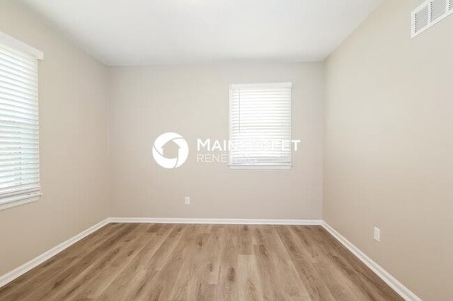Building Photo - 3 Bedroom Pet-Friendly Home in Parkville, MO with Main Street Renewal