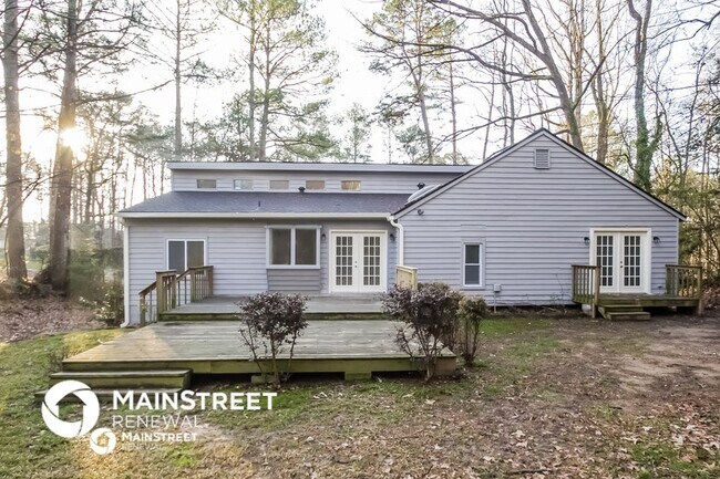 Building Photo - 5221 Island Dr