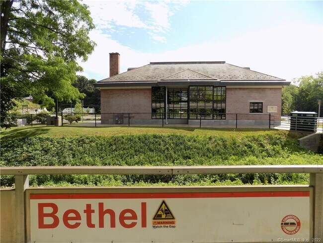 Building Photo - 168 Greenwood Ave