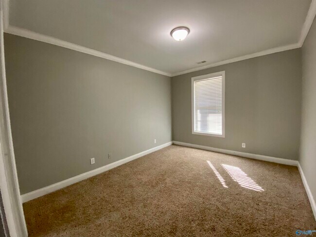 Building Photo - 1111 Pegasus Dr NW