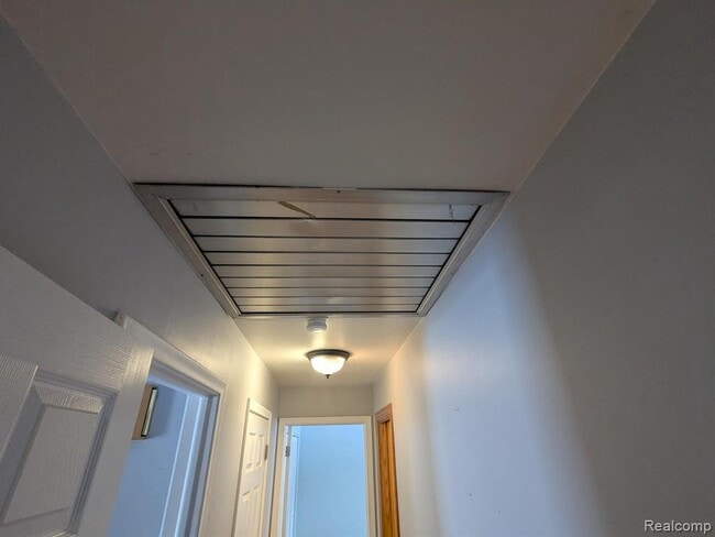 Building Photo - 5155 Greenview Dr