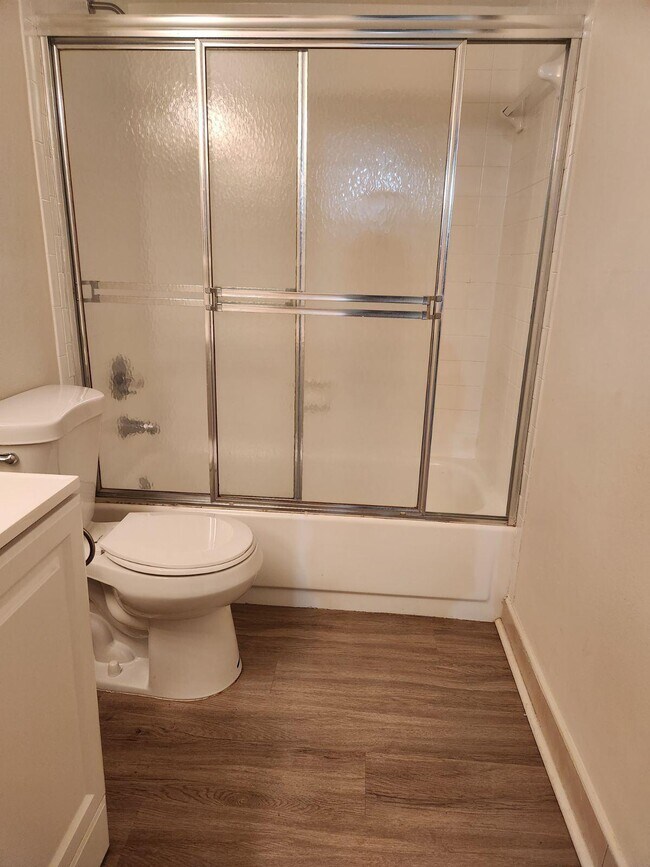 Building Photo - 3905 N Nob Hill Rd