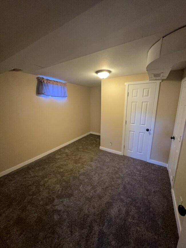 Building Photo - Beautifully Updated 3 Bedroom 2 Bath Home ...