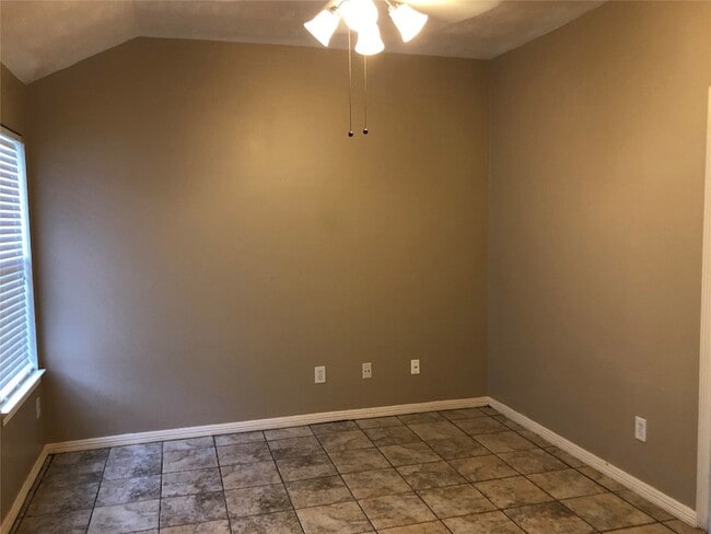 Building Photo - 22811 W Fairfax Village Cir