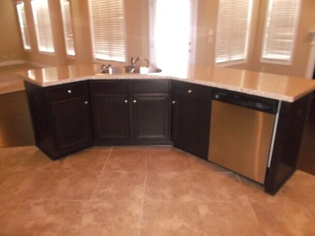 Building Photo - Absolutely Gorgeous!