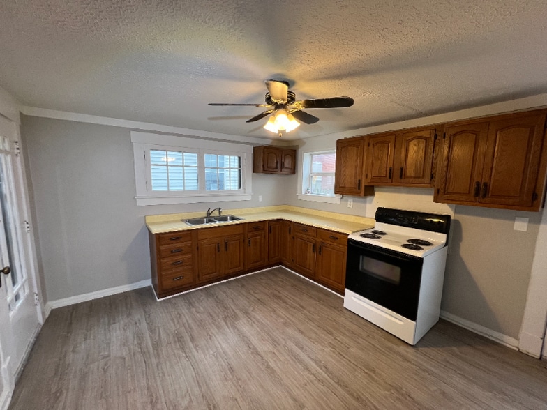 Building Photo - 509 7th Ave