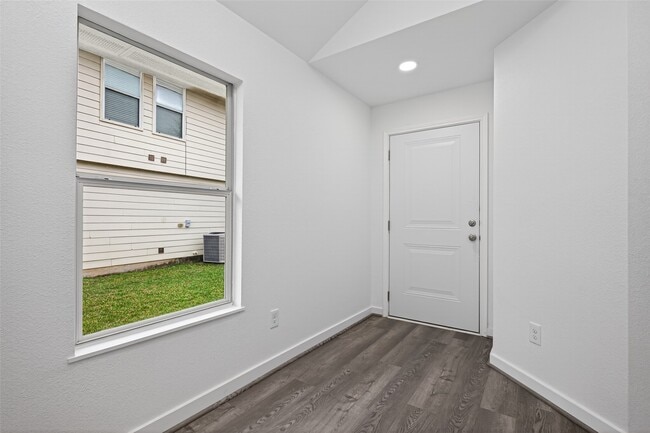 Building Photo - 7714 Stallion Trail Dr