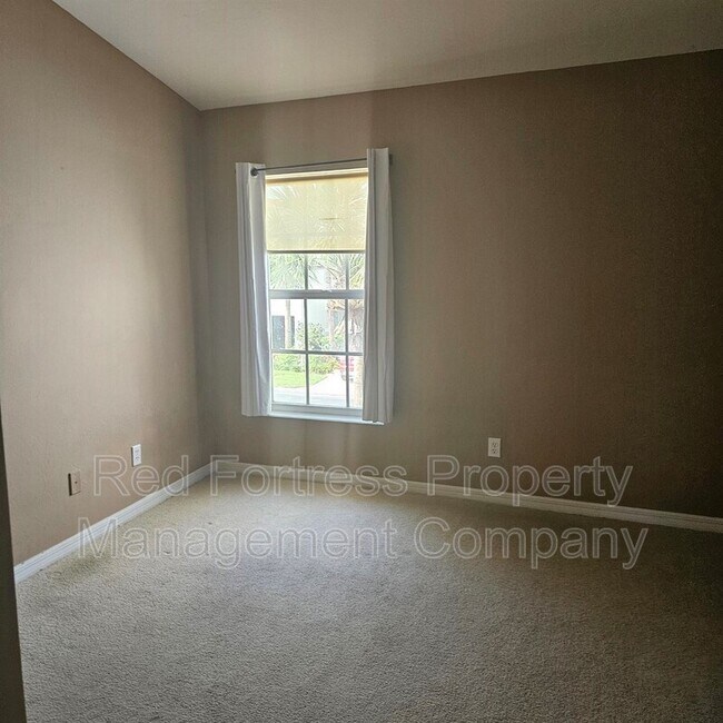 Building Photo - 8271 Village Edge Cir