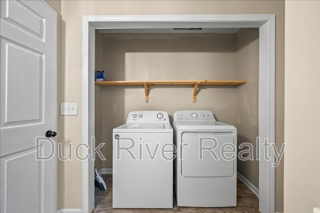 Building Photo - 406 7th St