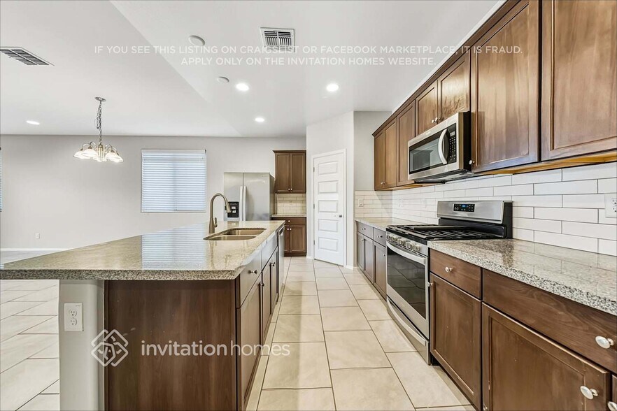 Building Photo - 39997 W Jenna Ln