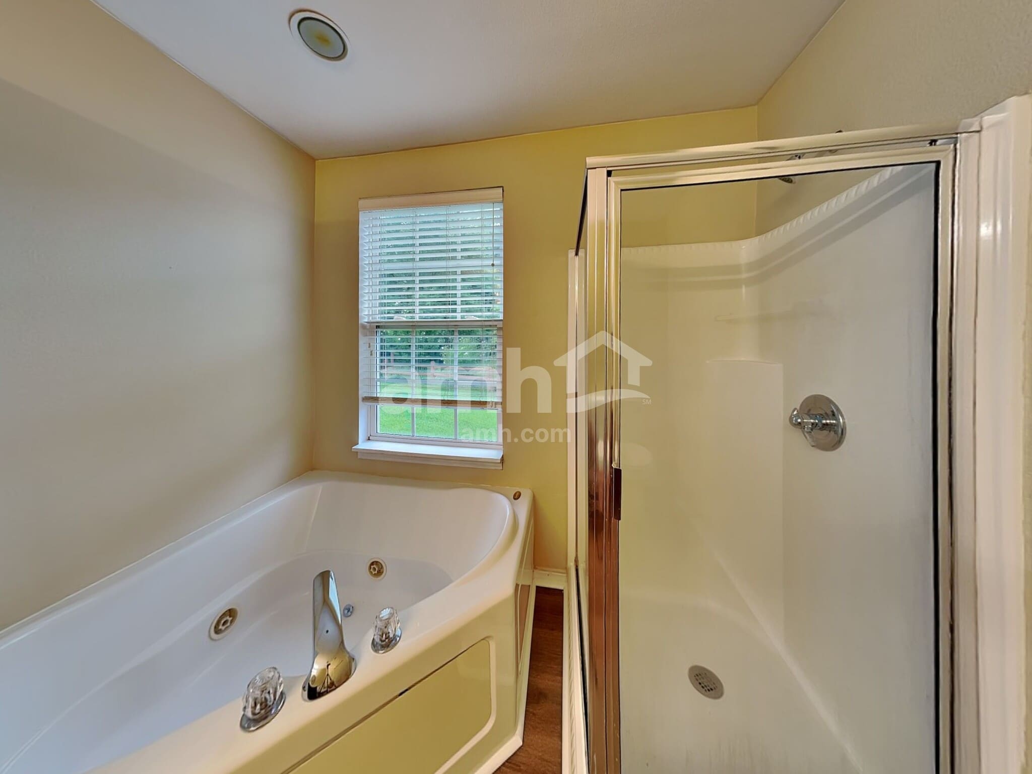 Building Photo - 8016 Lawrence Woods Ct