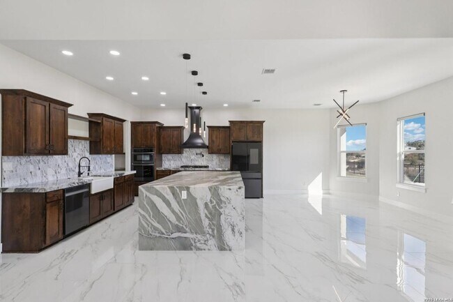 Building Photo - 10014 Ivory Canyon