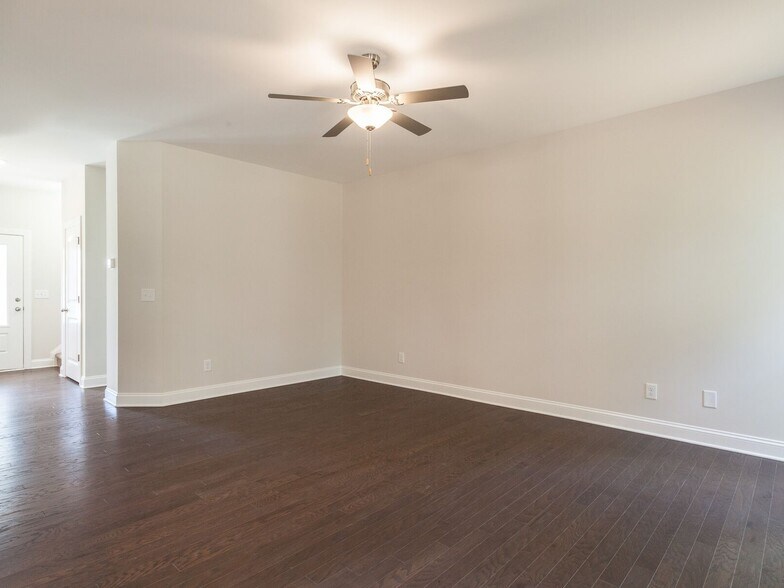 Building Photo - 409 Forest Glen Dr