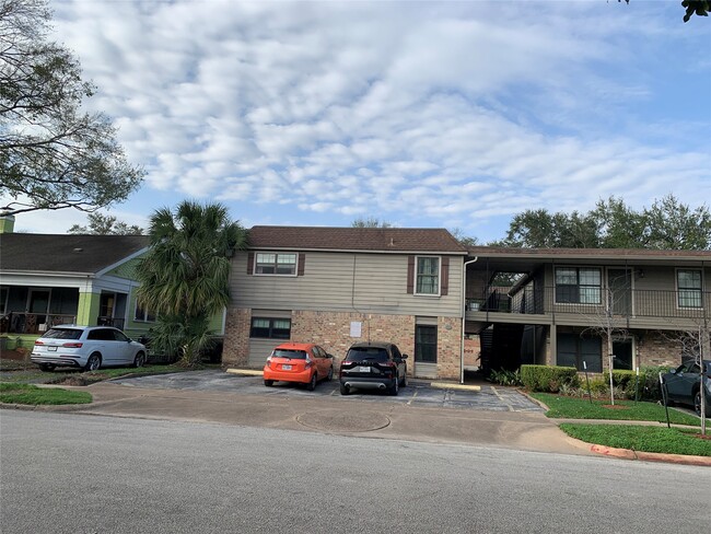 Building Photo - 606 Marshall St