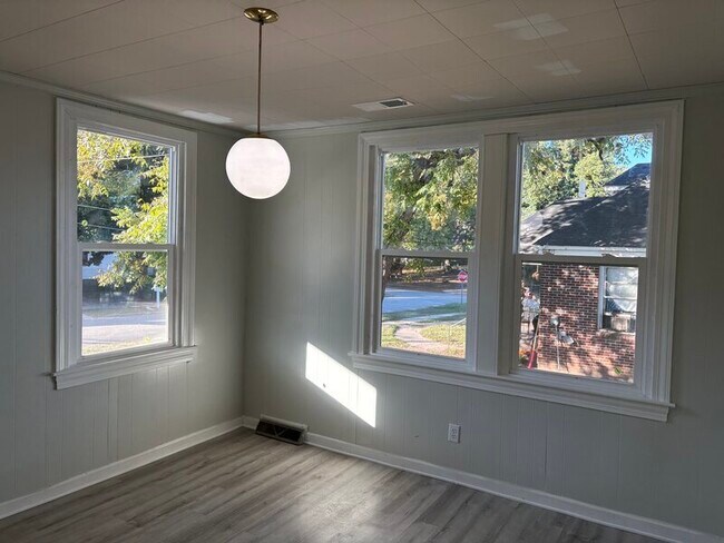 Building Photo - 225 Poplar St