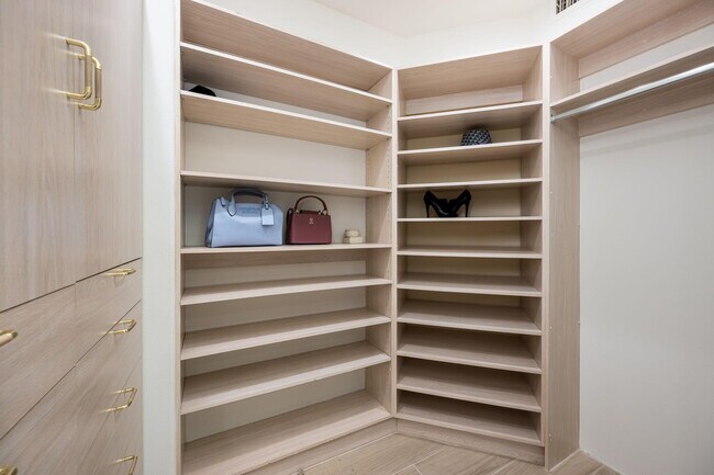 Building Photo - 75070 Muirfield Ct