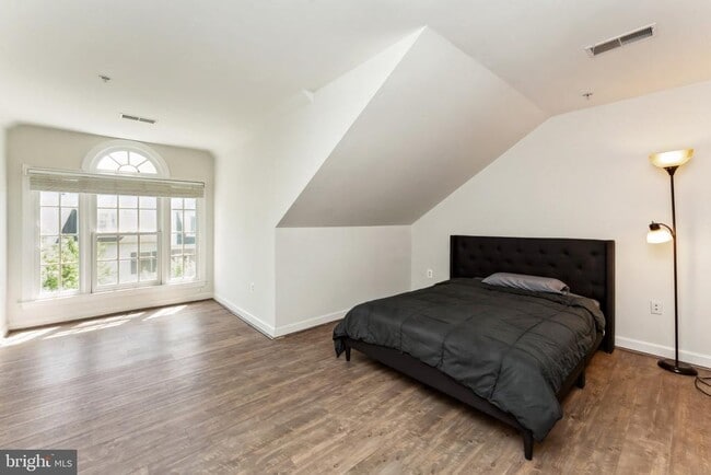 Building Photo - 7489 Carriage Hills Dr