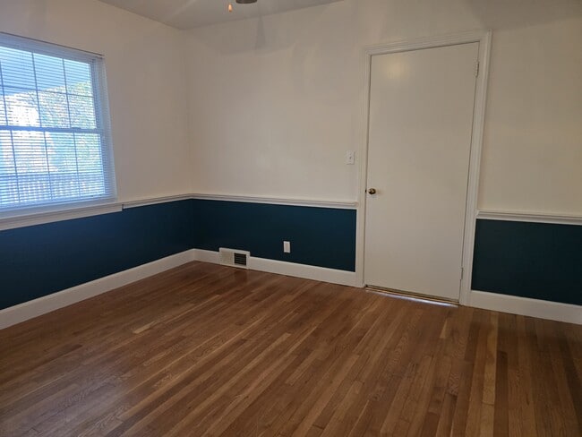 Building Photo - 1831 W 1st St