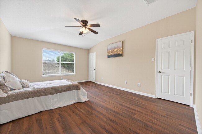 Building Photo - 10427 Lyndon Meadows Dr