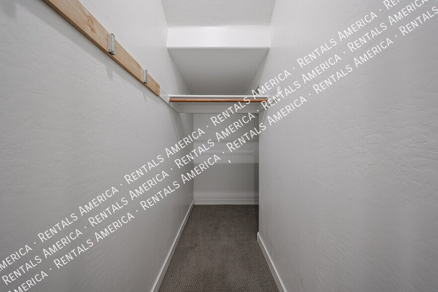 Building Photo - 1026 E Weatherby Way