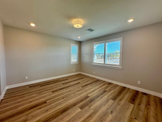 Building Photo - 406 Heirloom- 55+ Silverado Village Community