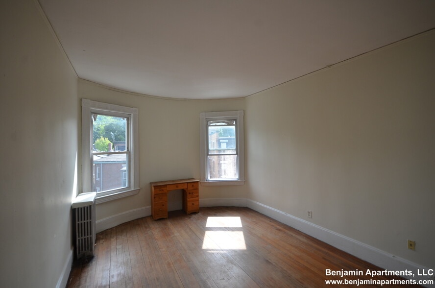 Building Photo - 1589 Beacon St
