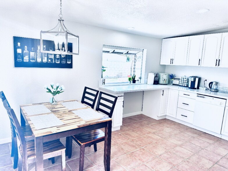 Building Photo - 927 N Garden St