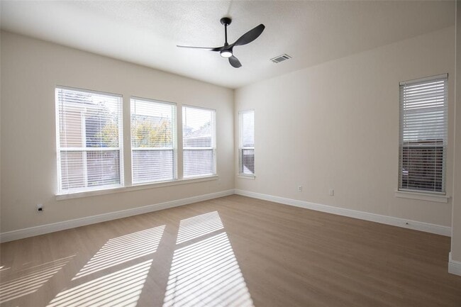 Building Photo - 1913 Littlefield St