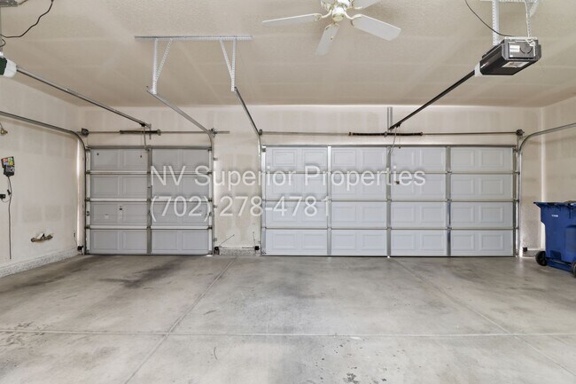 Building Photo - SE!! 4 Bedrooms!! Single Story!!! 3 Car Garage!!! Gated!! Water Conditioner!! All Appliances!!! F...