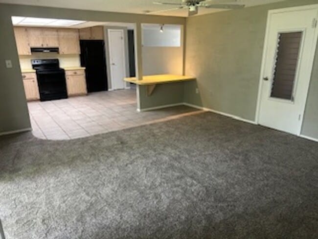 Building Photo - AVAILABLE NOW!!  Well maintained 2/2 in a ...