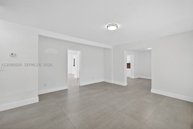 Building Photo - 17150 NE 18th Ave