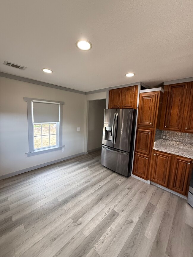 Building Photo - 11188 E Nickens Rd