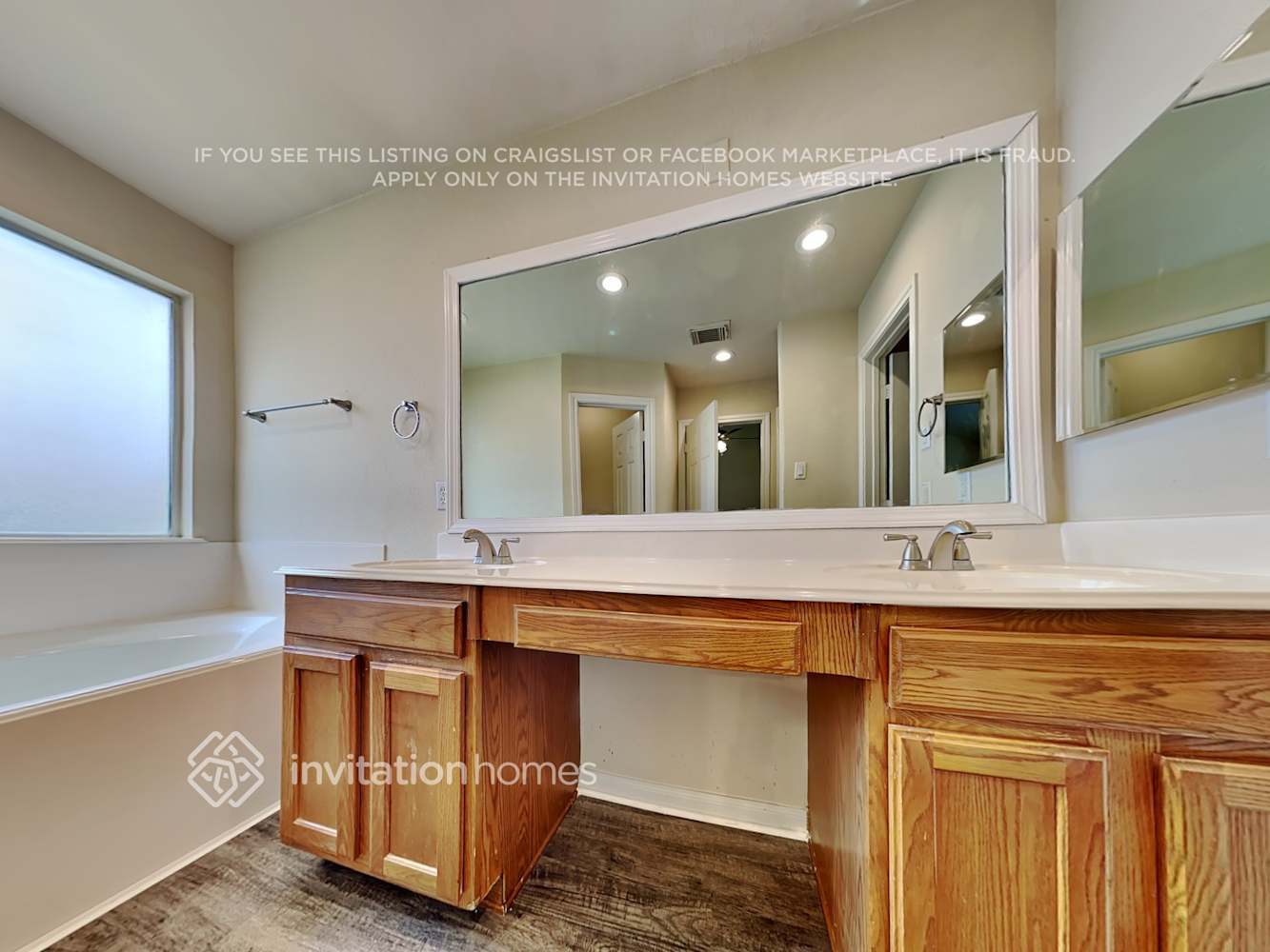 Building Photo - 3525 Stonehenge Dr